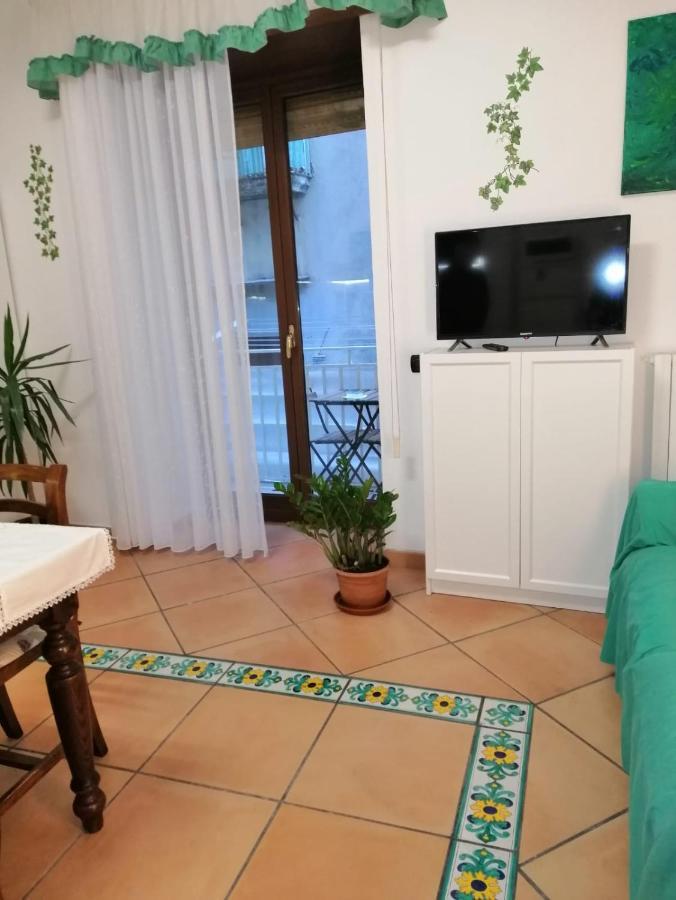 La Casa Di Tania A Napoli Apartment Bagian luar foto