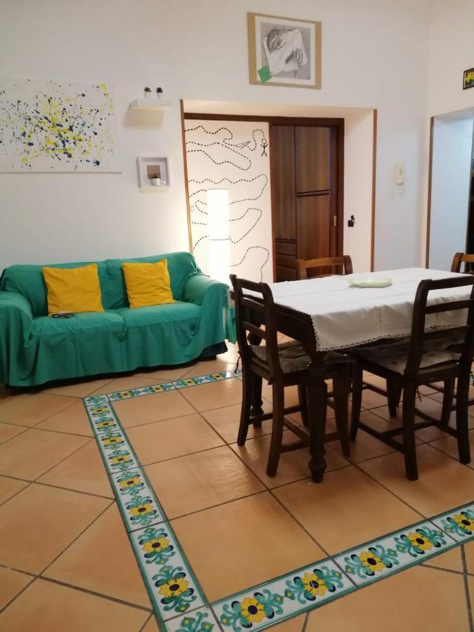 La Casa Di Tania A Napoli Apartment Bagian luar foto