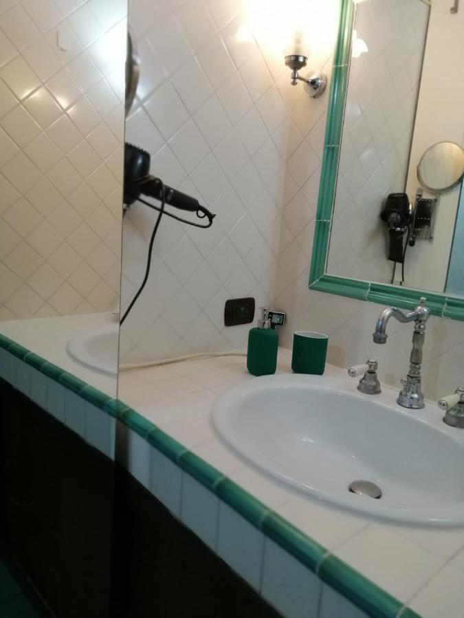 La Casa Di Tania A Napoli Apartment Bagian luar foto
